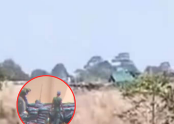 ทหารกัมพูชาขนแบ็กโฮเข้าพื้นที่ฐานจอมวย ขุดคูเลตรุกล้ำแนวสันปันน้ำฝั่ง ชำราก